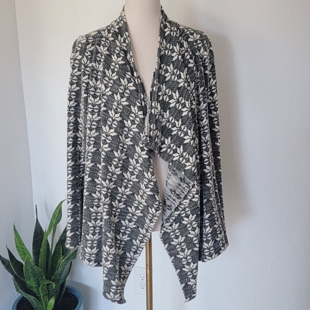 Kut From The Kloth Waterfall Cardigan Large Black White Floral Snowflake Pattern